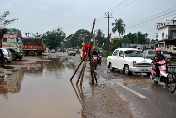 Road connecting from Chandrapur to Khayerpur turned paralyzed